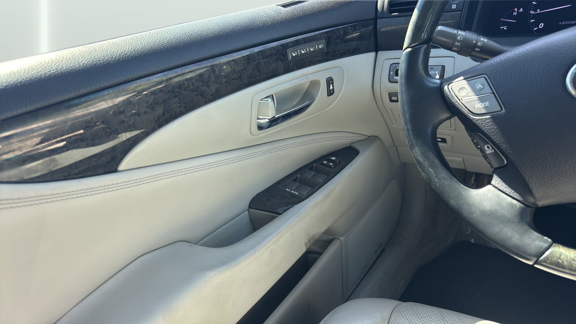 Used 2012 Lexus LS 460 w/ Comfort Pkg RWD image 20