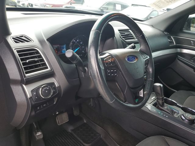 Used 2017 Ford Explorer XLT w/ Equipment Group 201A AWD/4WD image 19