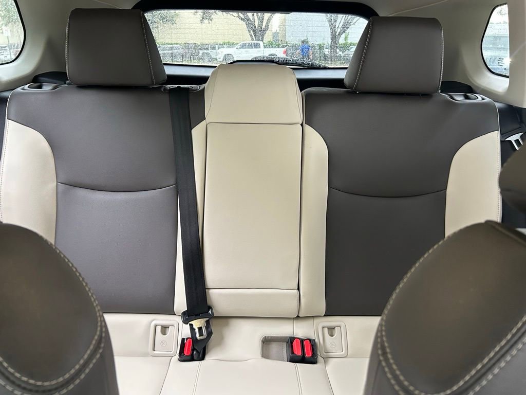 Used 2022 Toyota Corolla Cross XLE image 14