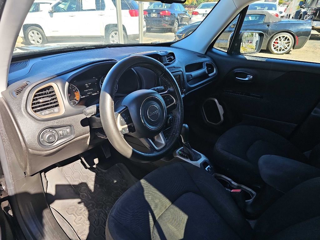 Used 2017 Jeep Renegade Latitude image 9