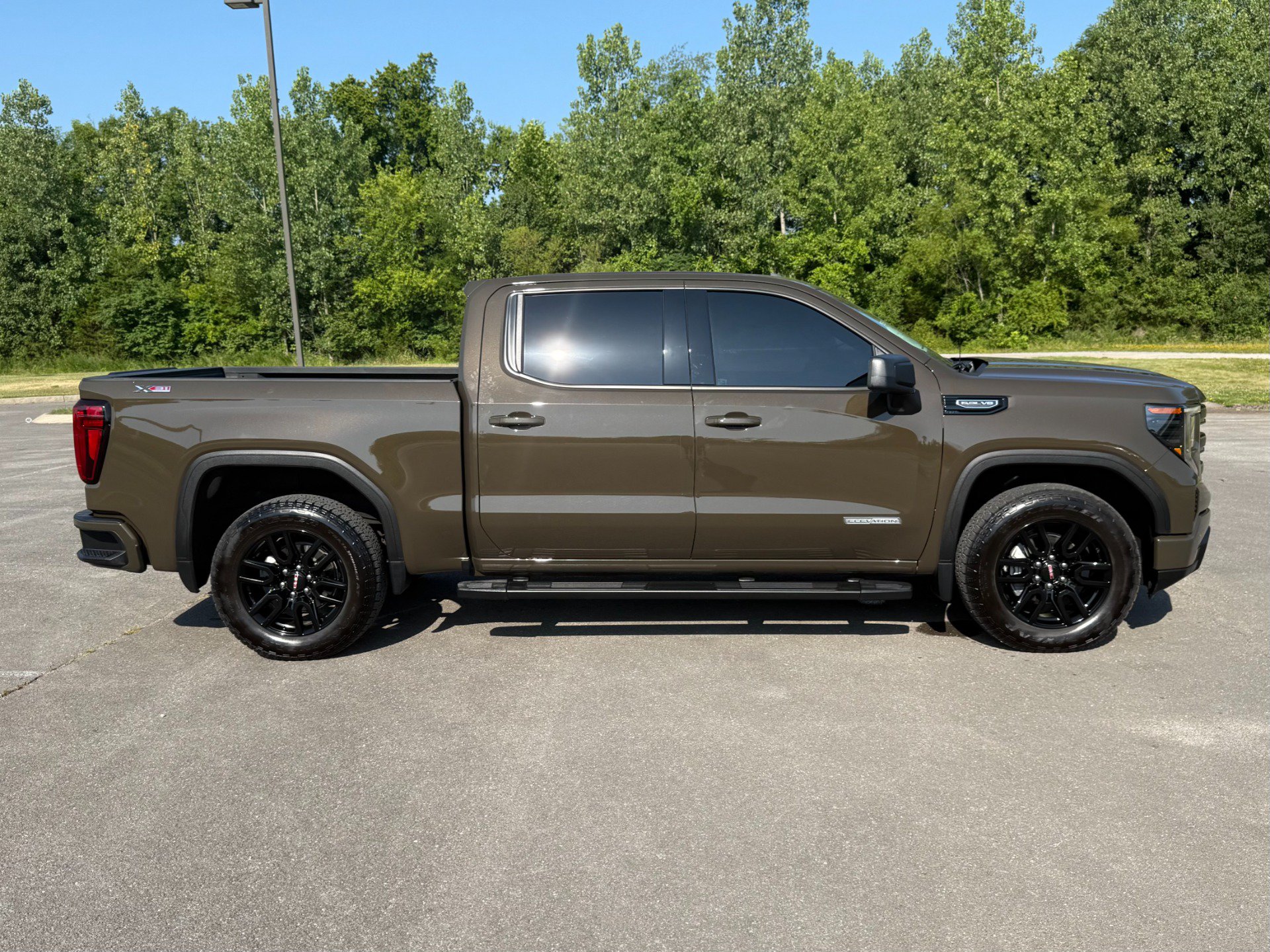 Used 2024 GMC Sierra 1500 Elevation w/ X31 Off-Road Package AWD/4WD image 7