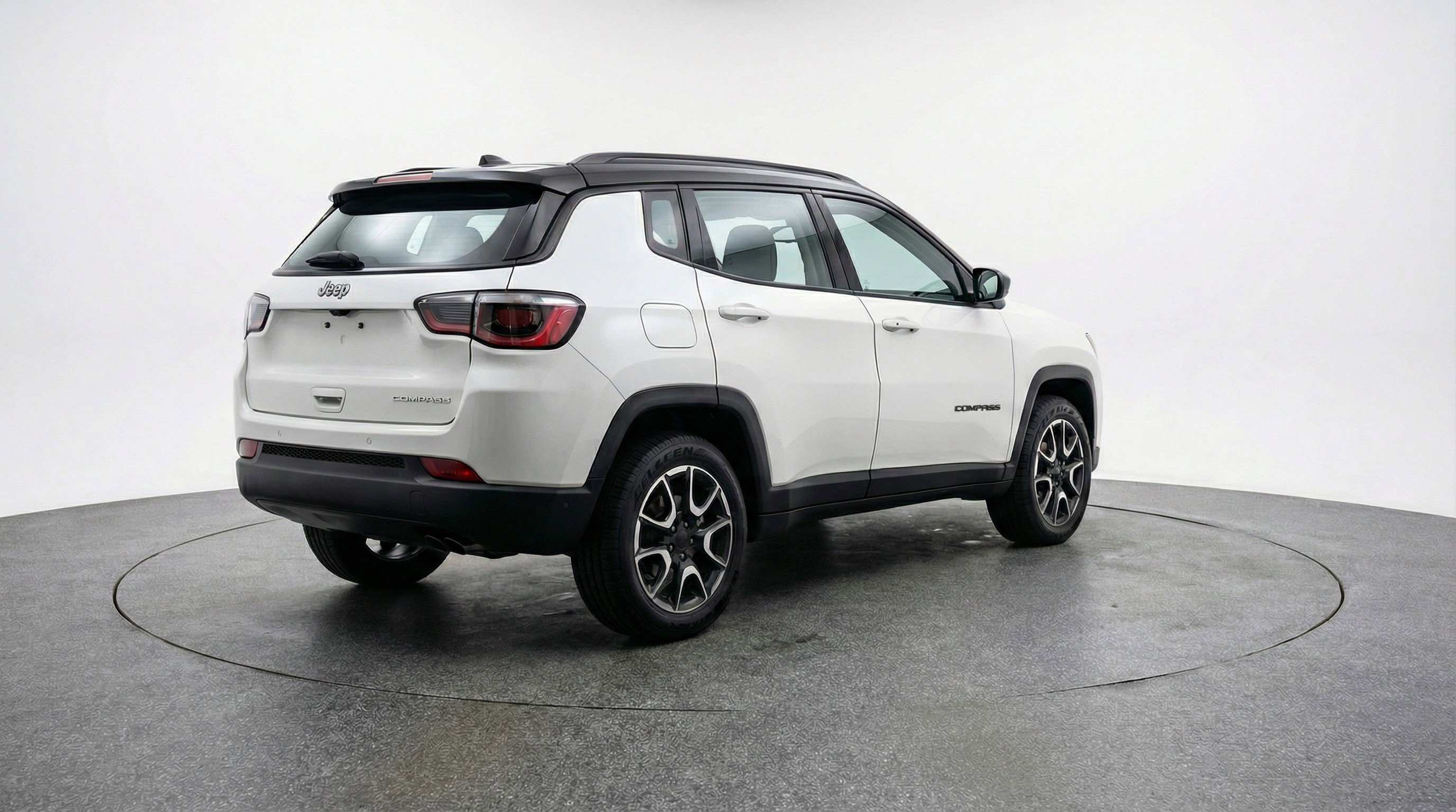 Used 2025 Jeep Compass Trailhawk AWD/4WD image 9
