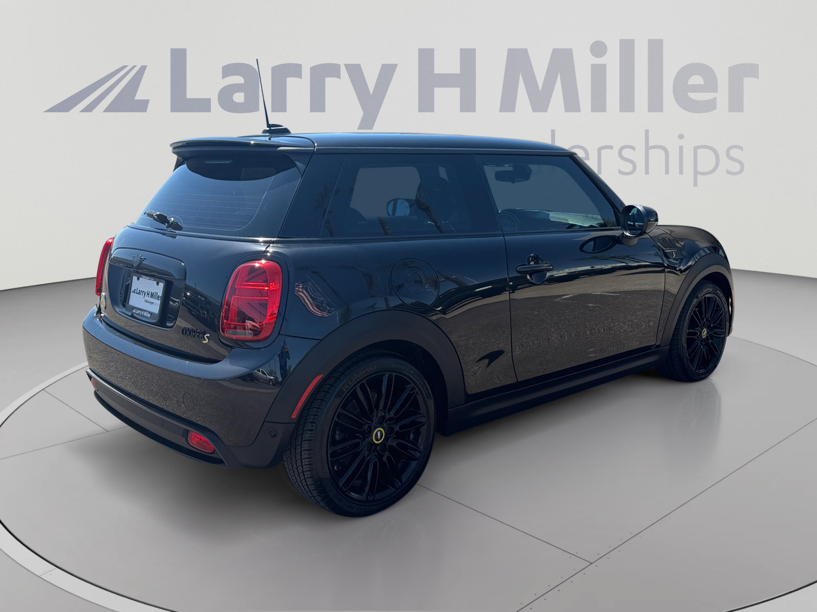 Used 2023 MINI Cooper SE FWD image 5