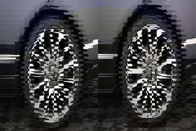 Used 2017 Land Rover Range Rover Long Wheelbase Autobiography image 11