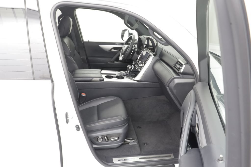 Used 2024 Lexus LX 600 F Sport AWD/4WD image 22
