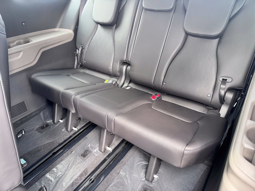 New 2026 Kia Carnival FWD image 25
