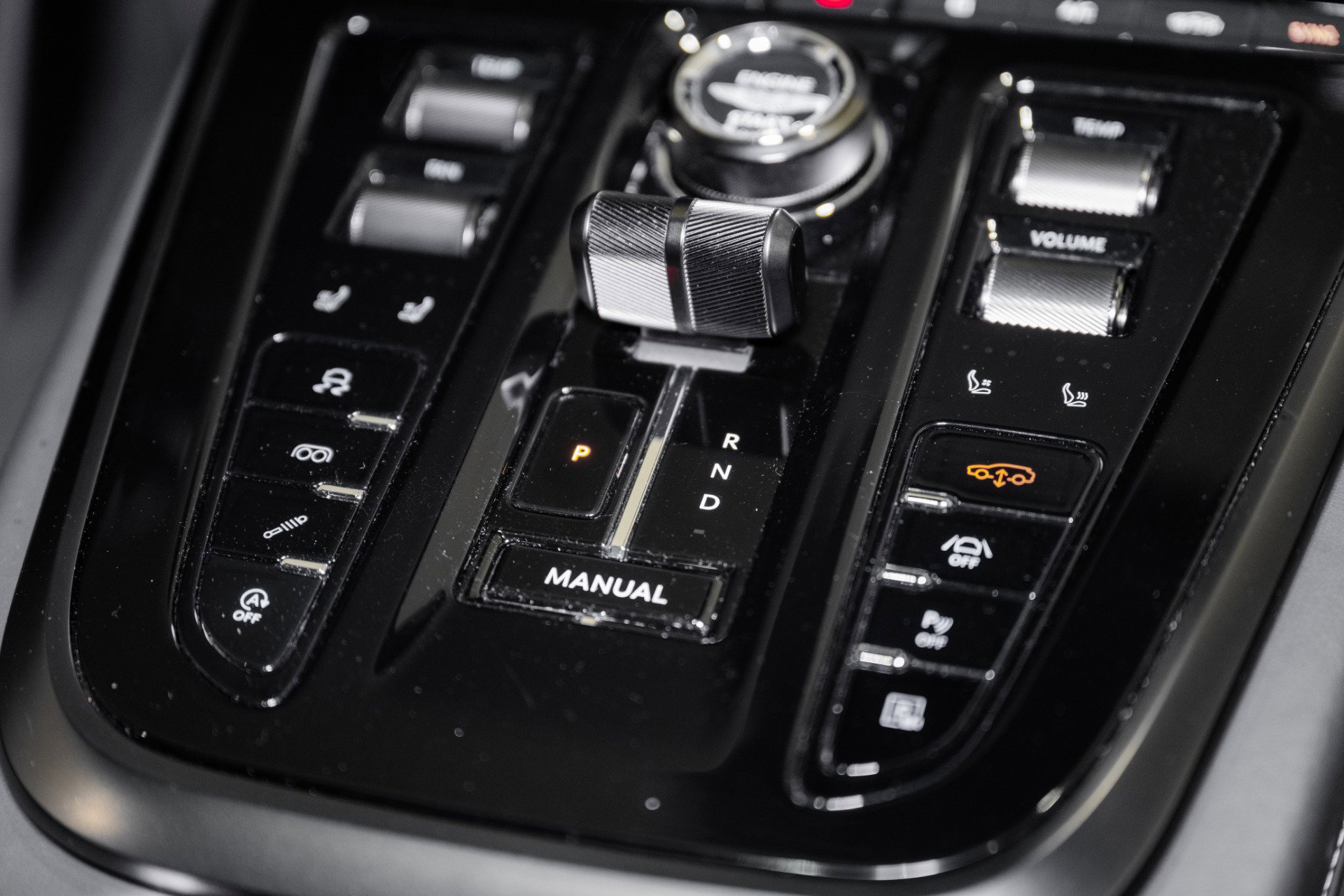 Used 2025 Aston Martin DBX 707 image 40