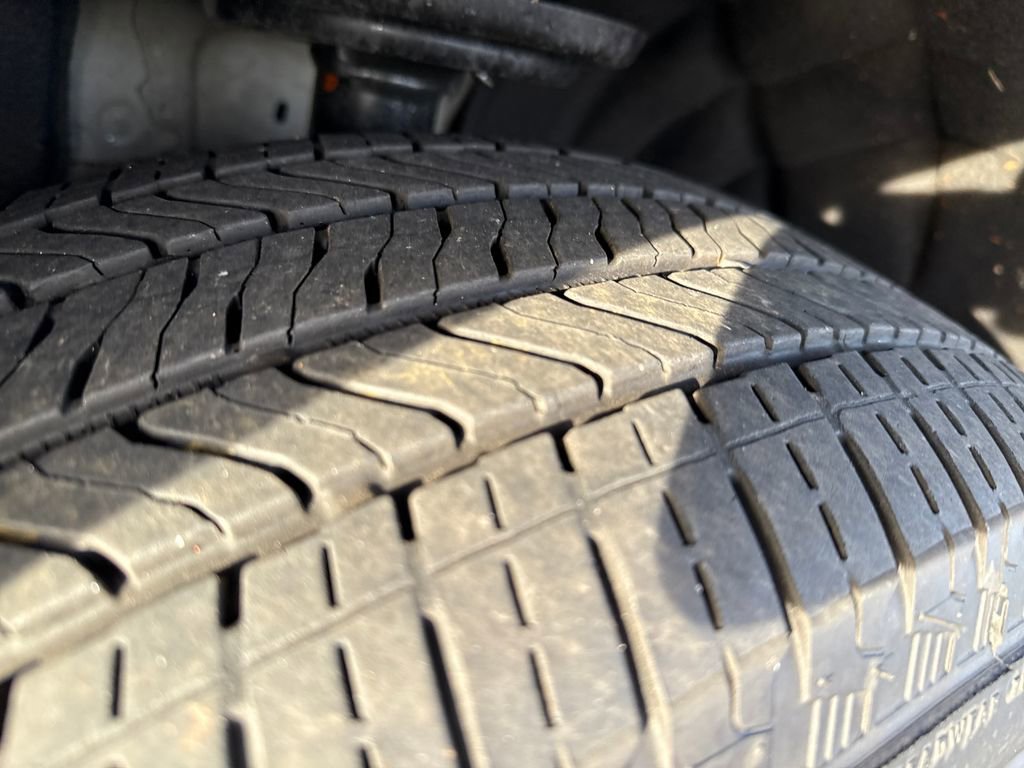 Used 2025 Chevrolet Traverse LT image 31