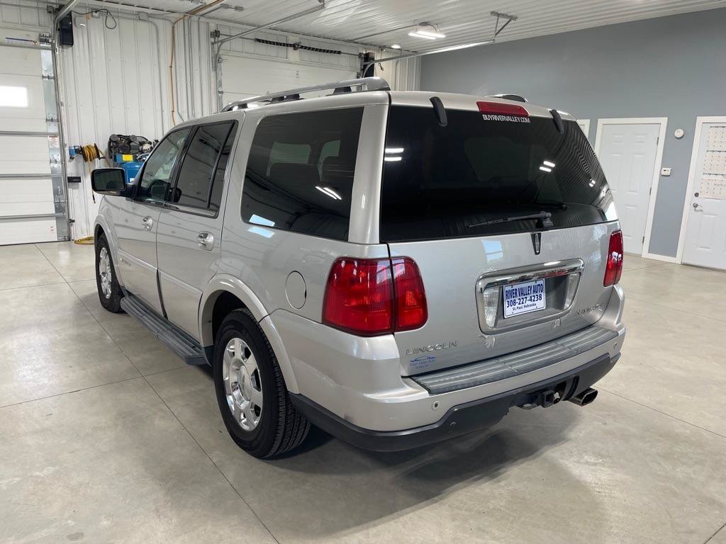Used 2005 Lincoln Navigator Luxury AWD/4WD image 5