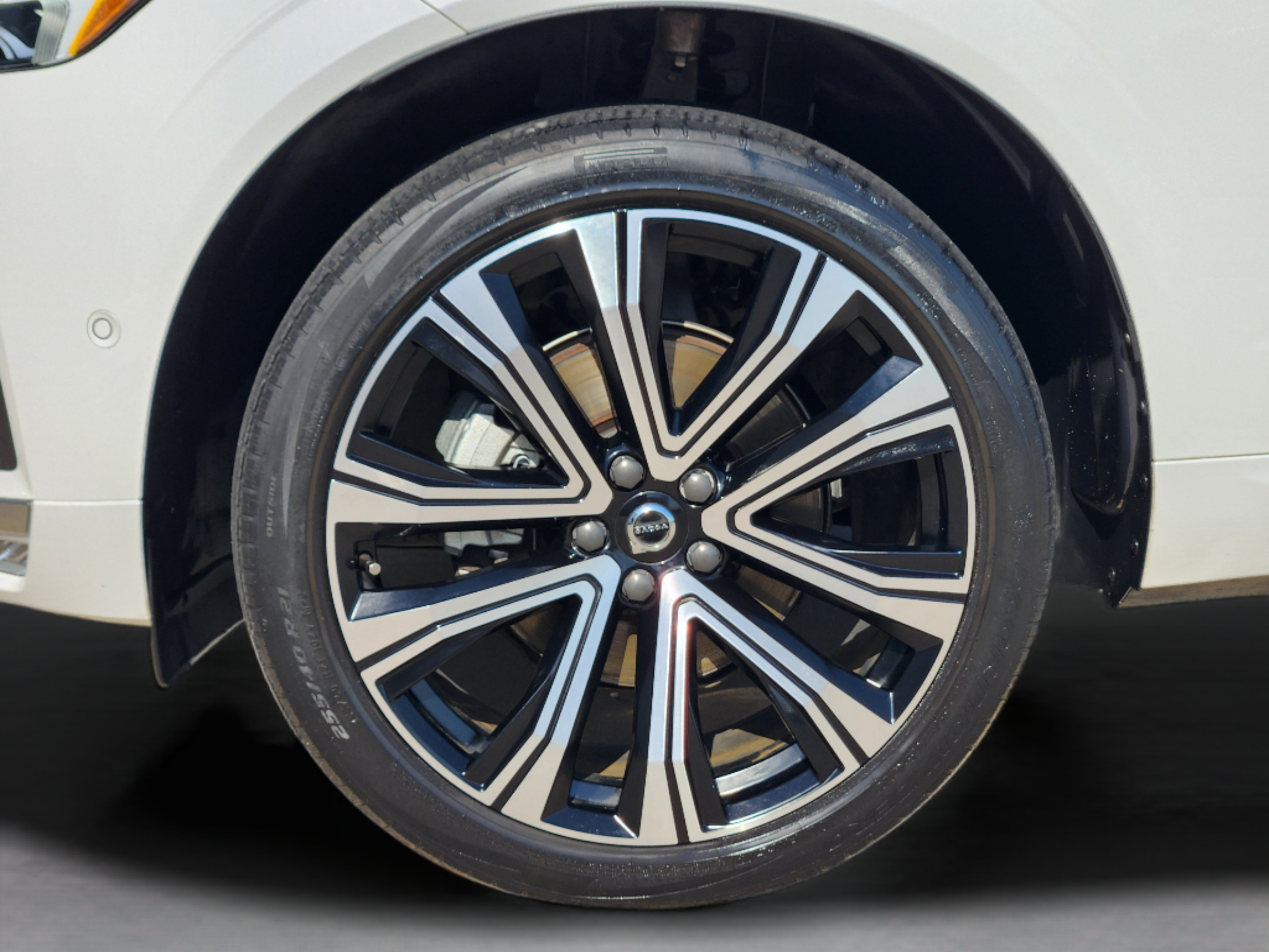Used 2023 Volvo XC60 B5 Ultimate AWD/4WD image 9