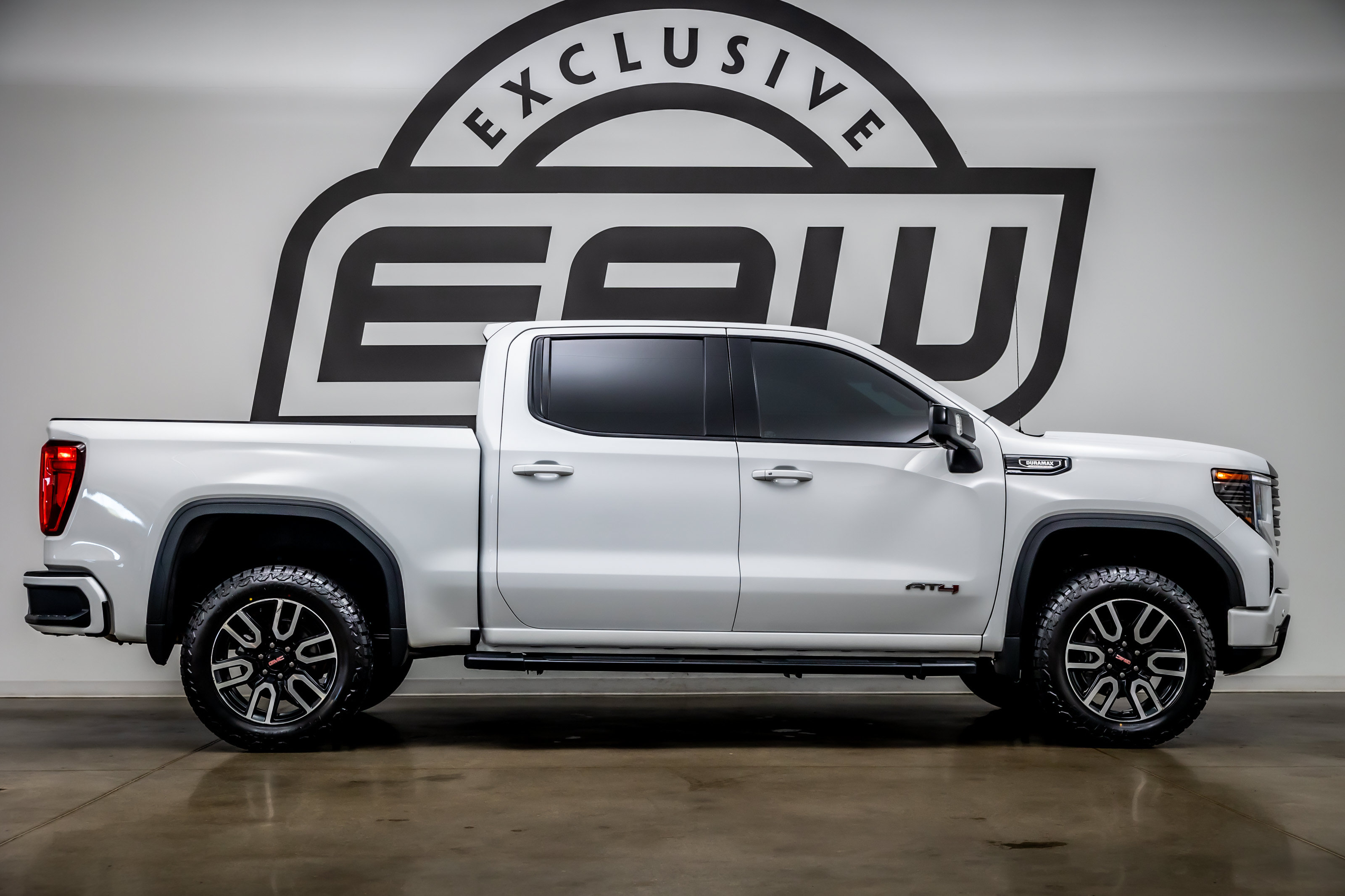 Used 2024 GMC Sierra 1500 AT4 w/ Technology Package AWD/4WD image 9