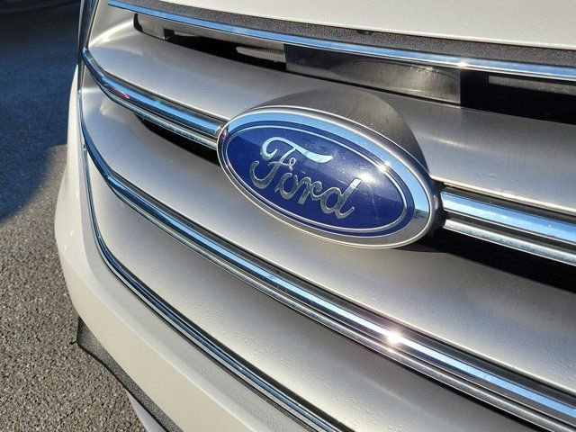 Used 2015 Ford Edge Titanium w/ Technology Package image 7
