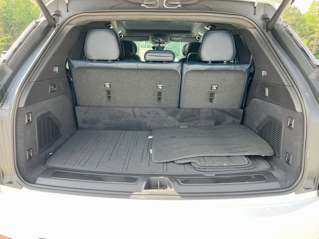 Certified 2025 Cadillac Escalade IQ Luxury 2 w/ LPO, Premium Carpet Package AWD/4WD image 32