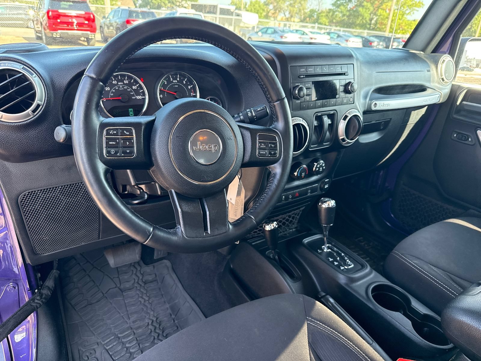 Used 2017 Jeep Wrangler Sahara w/ Connectivity Group AWD/4WD image 22