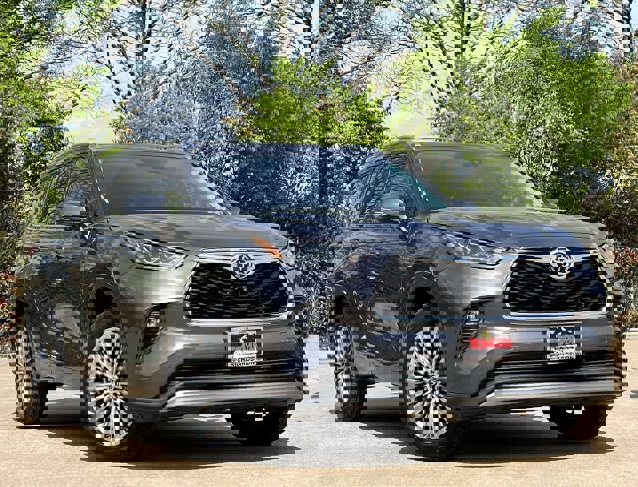 Used 2022 Toyota Highlander Platinum image 2