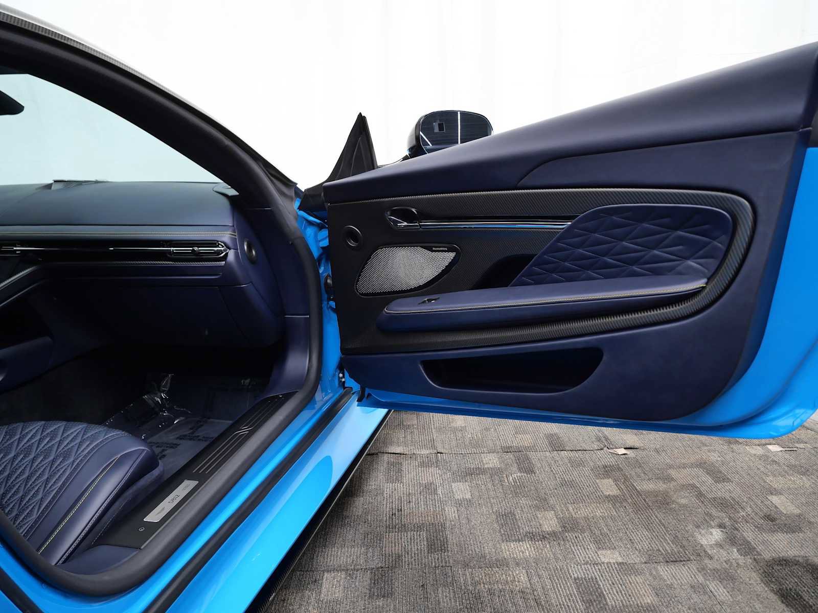 Used 2024 Aston Martin DB12 Coupe image 13