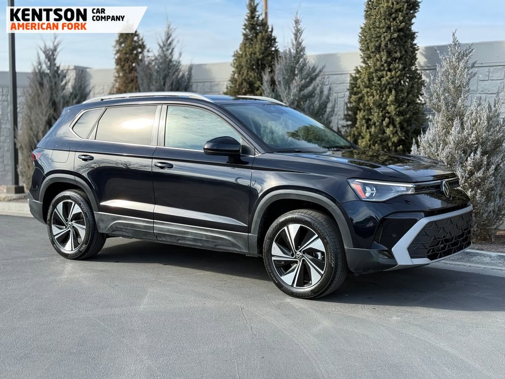 Used 2025 Volkswagen Taos SE image 12