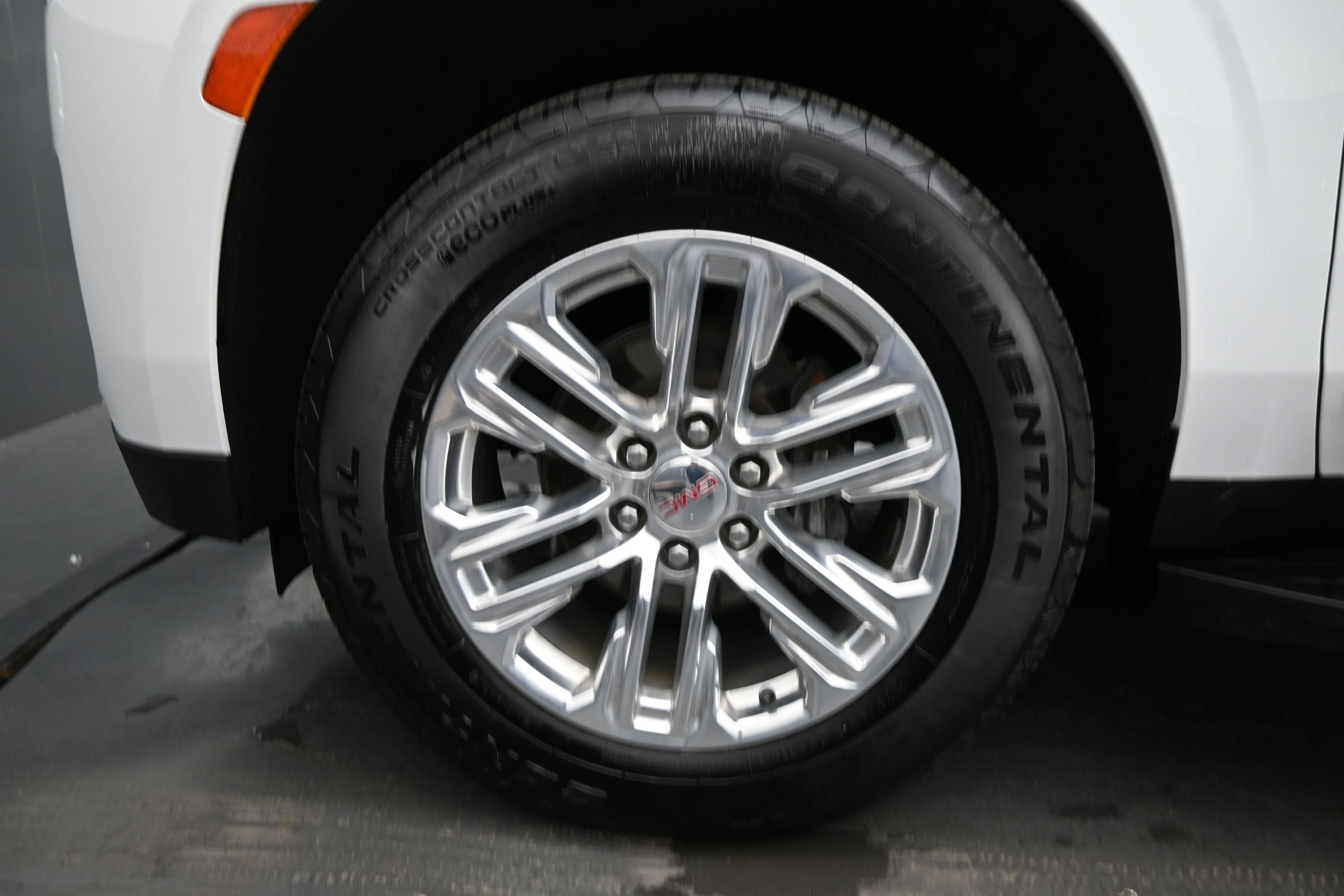 Used 2024 GMC Yukon SLT w/ SLT Luxury Package AWD/4WD image 11