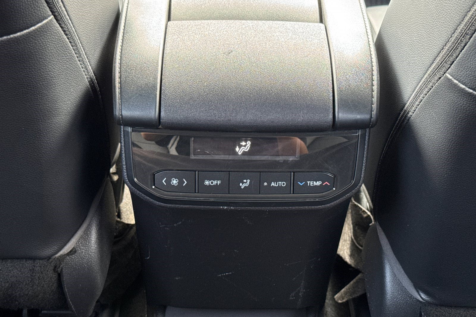 Used 2022 Toyota Highlander XLE AWD/4WD image 16