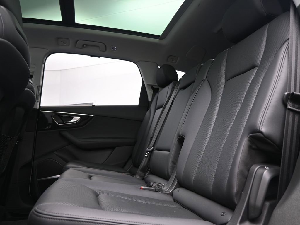 Used 2023 Audi Q7 3.0T Prestige image 16
