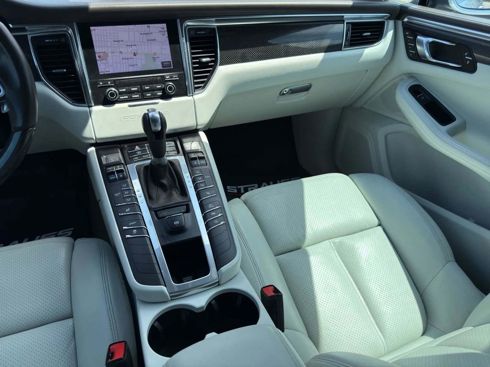 Used 2018 Porsche Macan S image 21