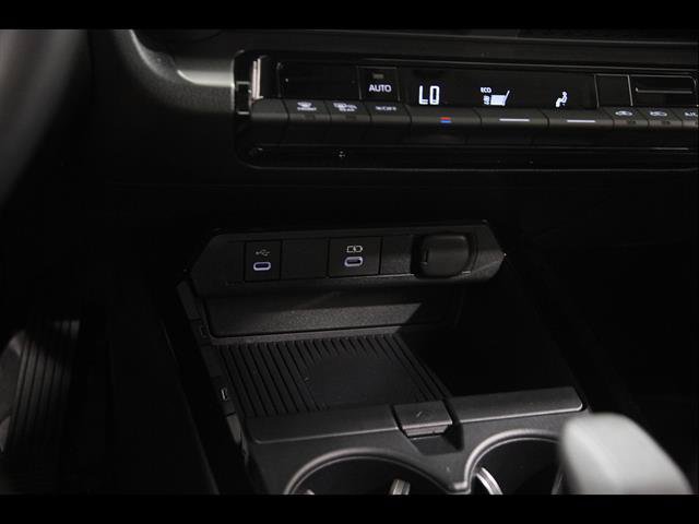 Used 2026 Toyota Prius LE AWD/4WD image 15