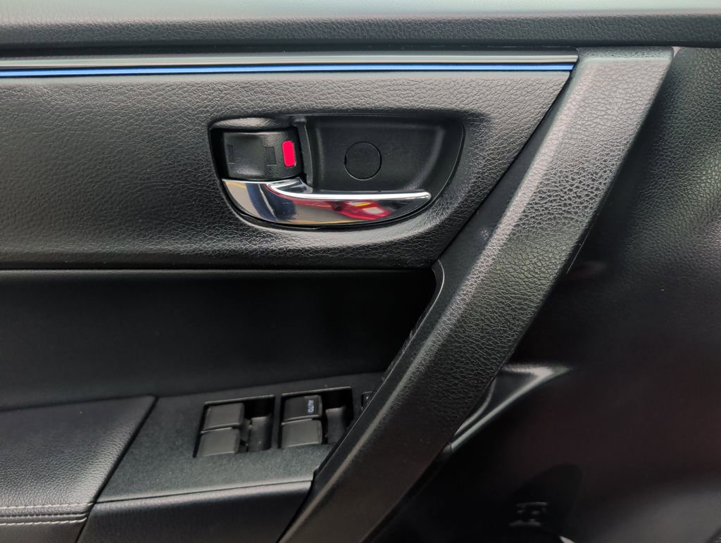 Used 2017 Toyota Corolla SE image 10