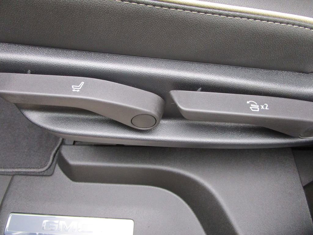 New 2026 GMC Yukon Elevation image 18