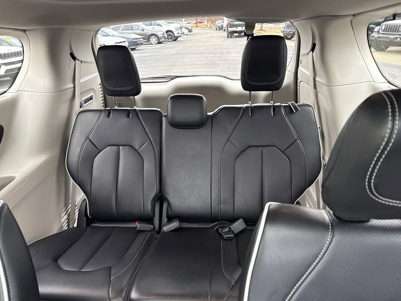 Used 2022 Chrysler Pacifica Limited image 16