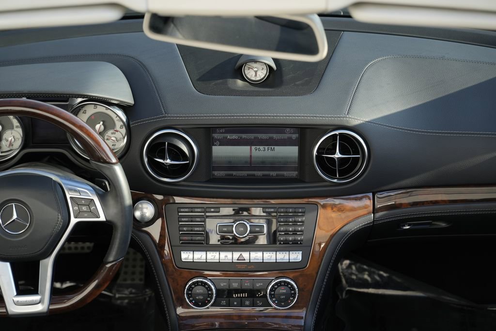 Used 2014 Mercedes-Benz SL 550 image 21