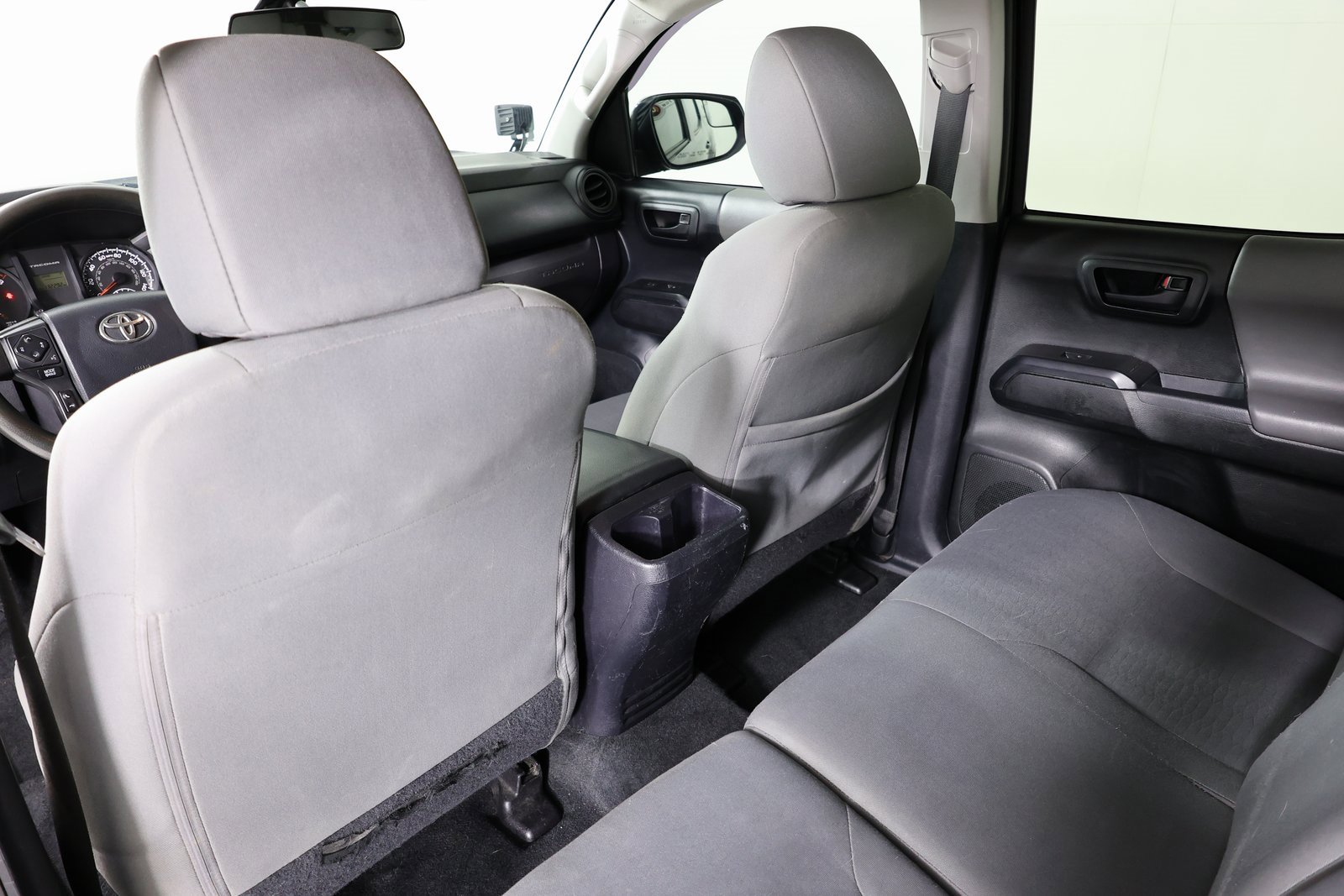 Used 2017 Toyota Tacoma SR image 29