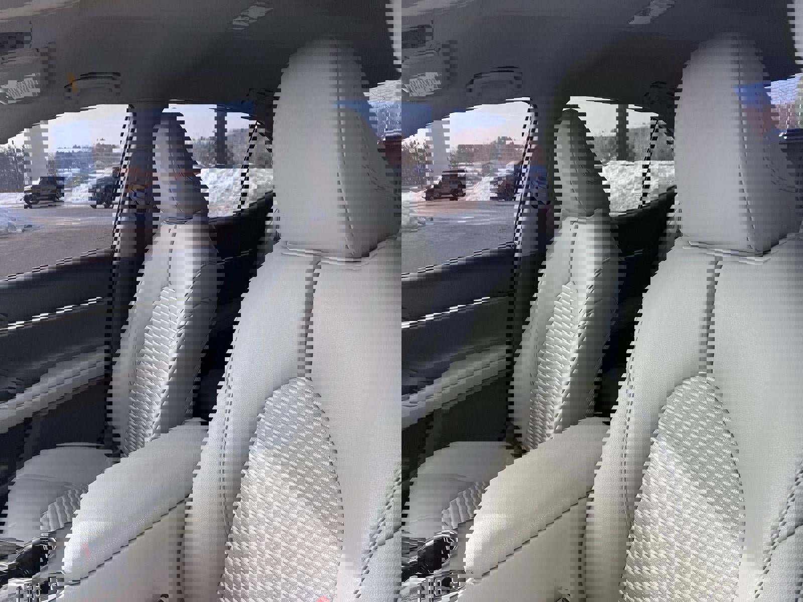 Used 2024 Toyota Camry SE image 2