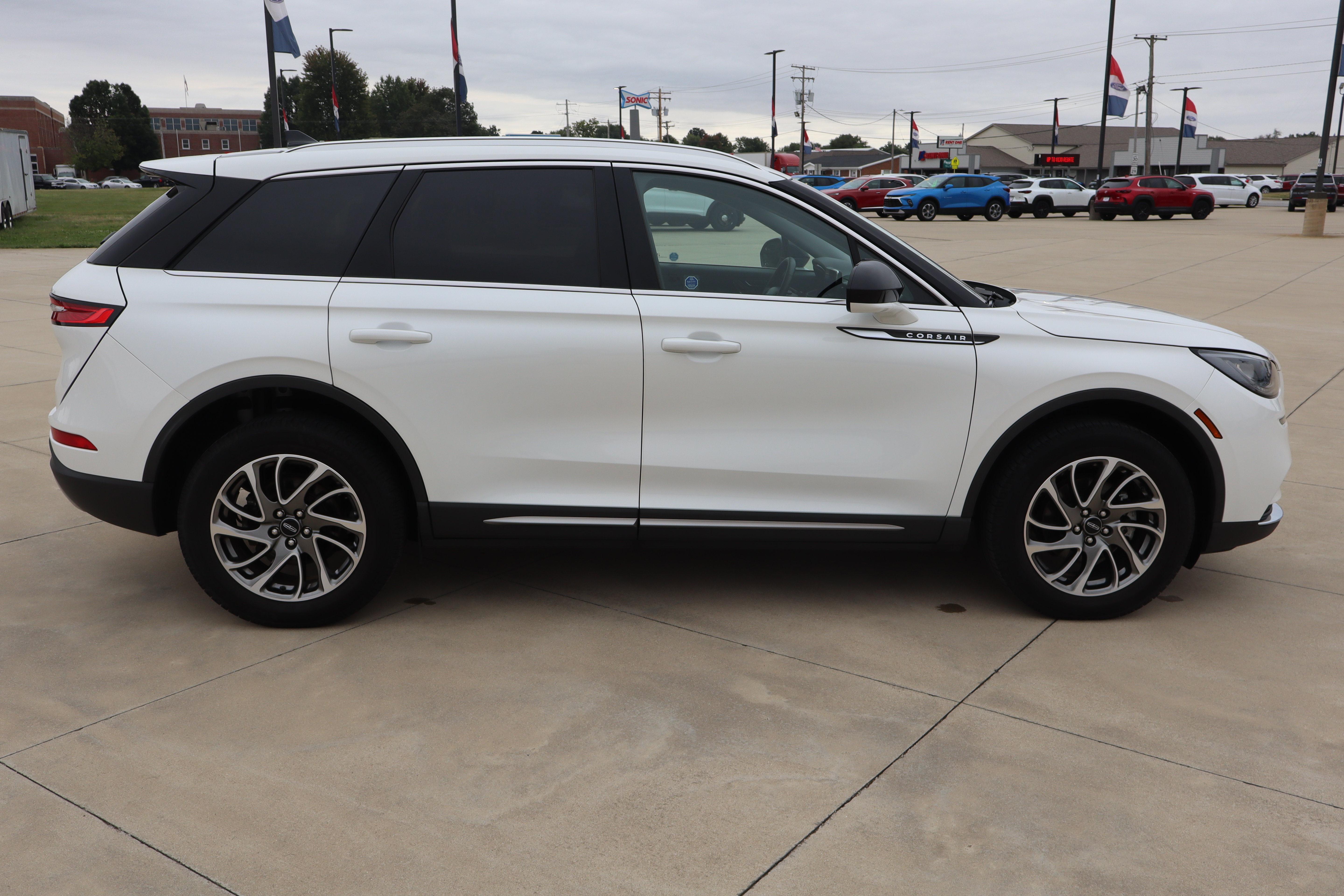 Used 2022 Lincoln Corsair FWD w/ Equipment Group 101A image 5