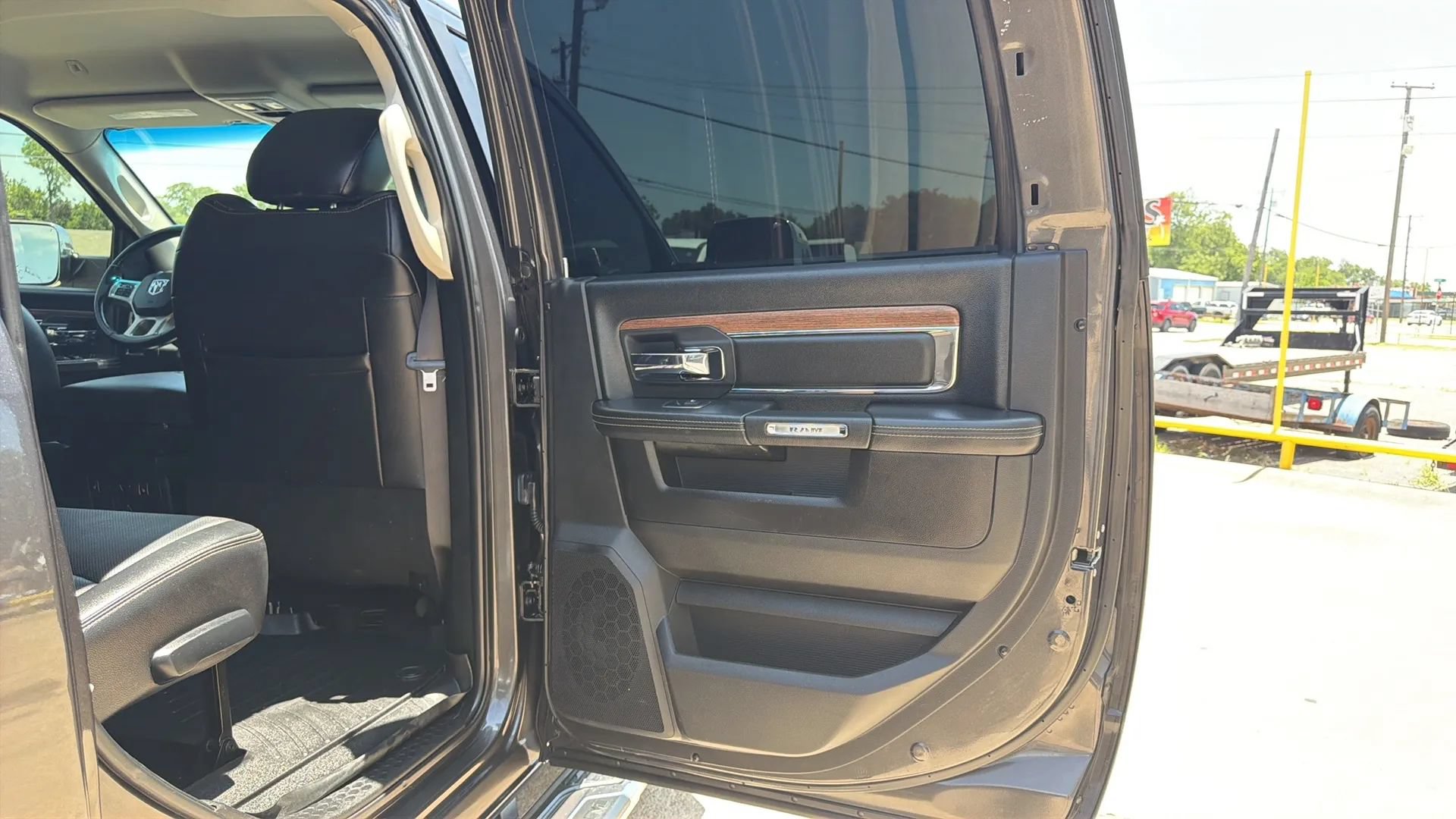 Used 2018 RAM 2500 Laramie w/ Off Road Package AWD/4WD image 13