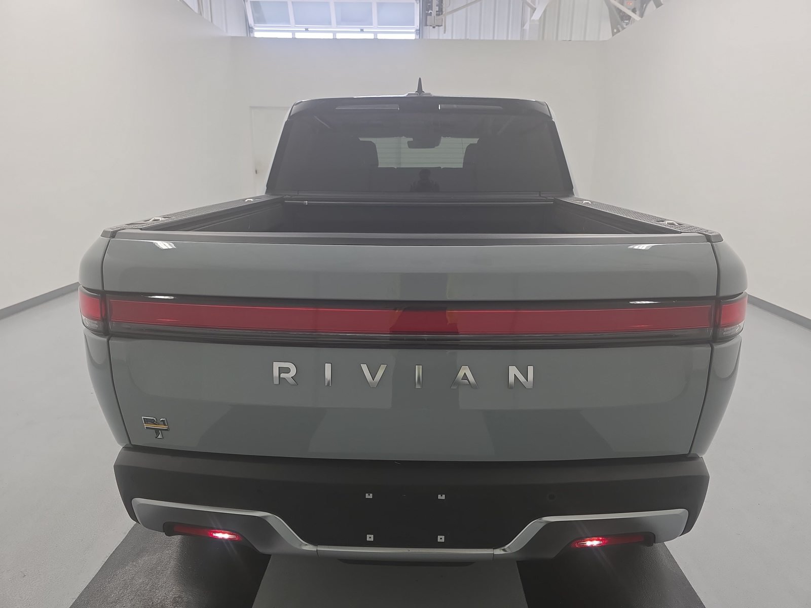 Used 2022 Rivian R1T Adventure AWD/4WD image 4