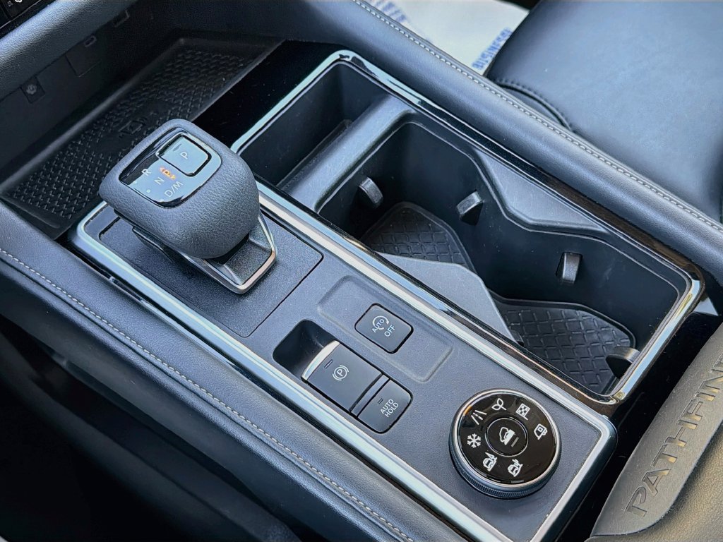 Used 2025 Nissan Pathfinder SL AWD/4WD image 19