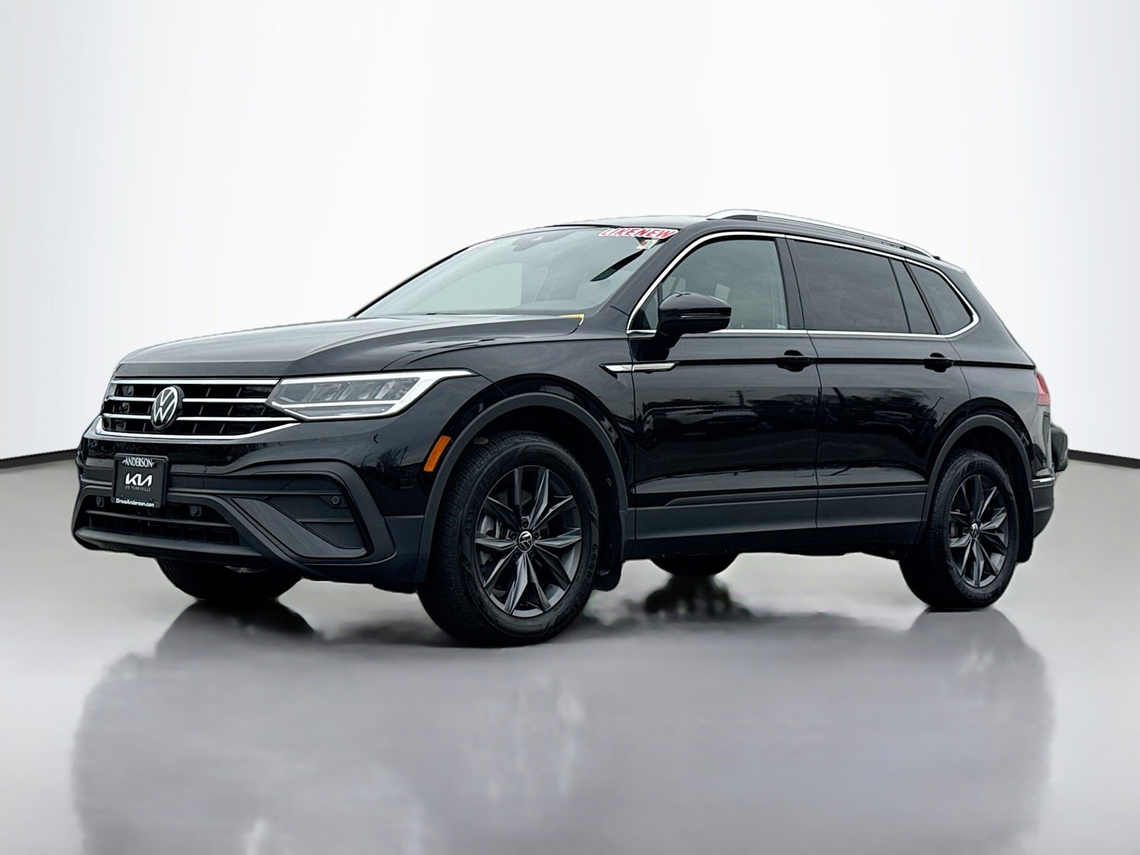 Used 2024 Volkswagen Tiguan SE image 12