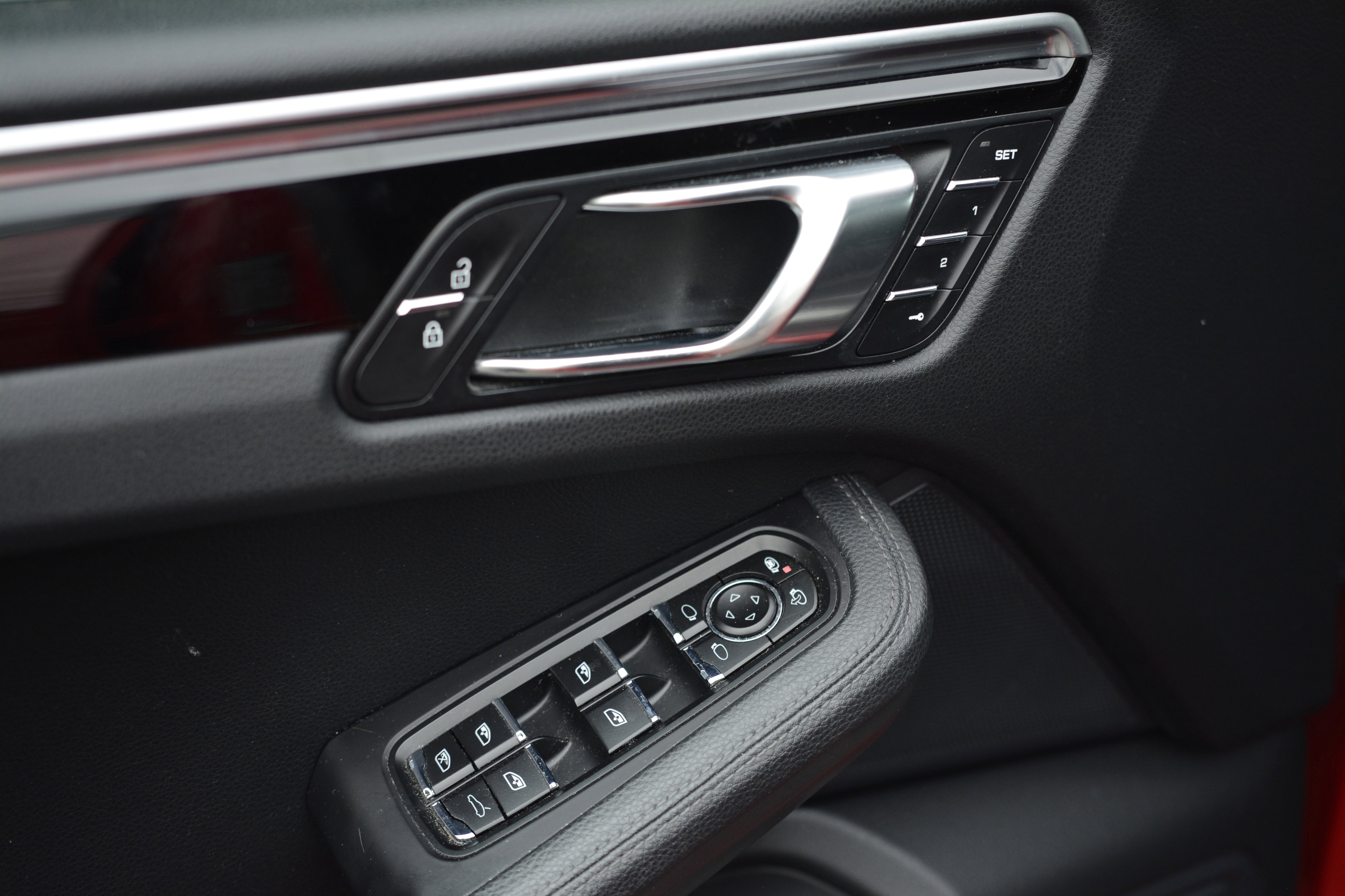 Certified 2020 Porsche Macan AWD/4WD image 14