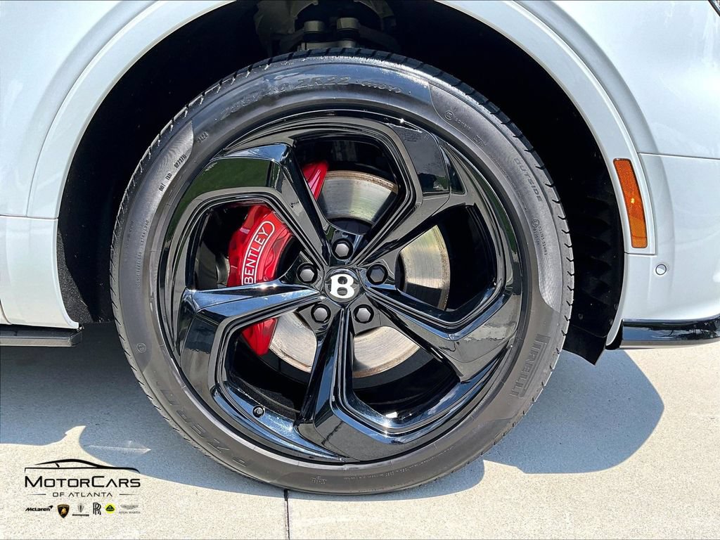 Used 2025 Bentley Bentayga AWD/4WD image 30