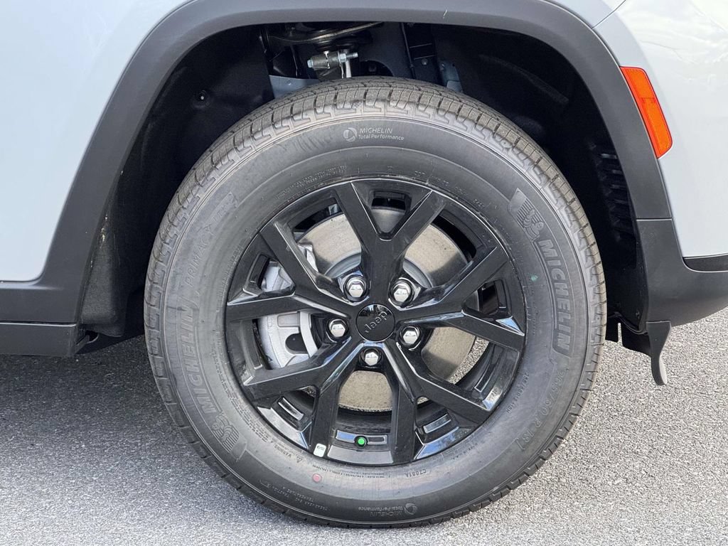 New 2025 Jeep Grand Cherokee L Altitude AWD/4WD image 12