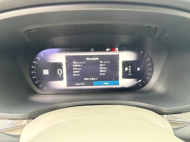 Certified 2025 Volvo S60 B5 Plus AWD/4WD image 13