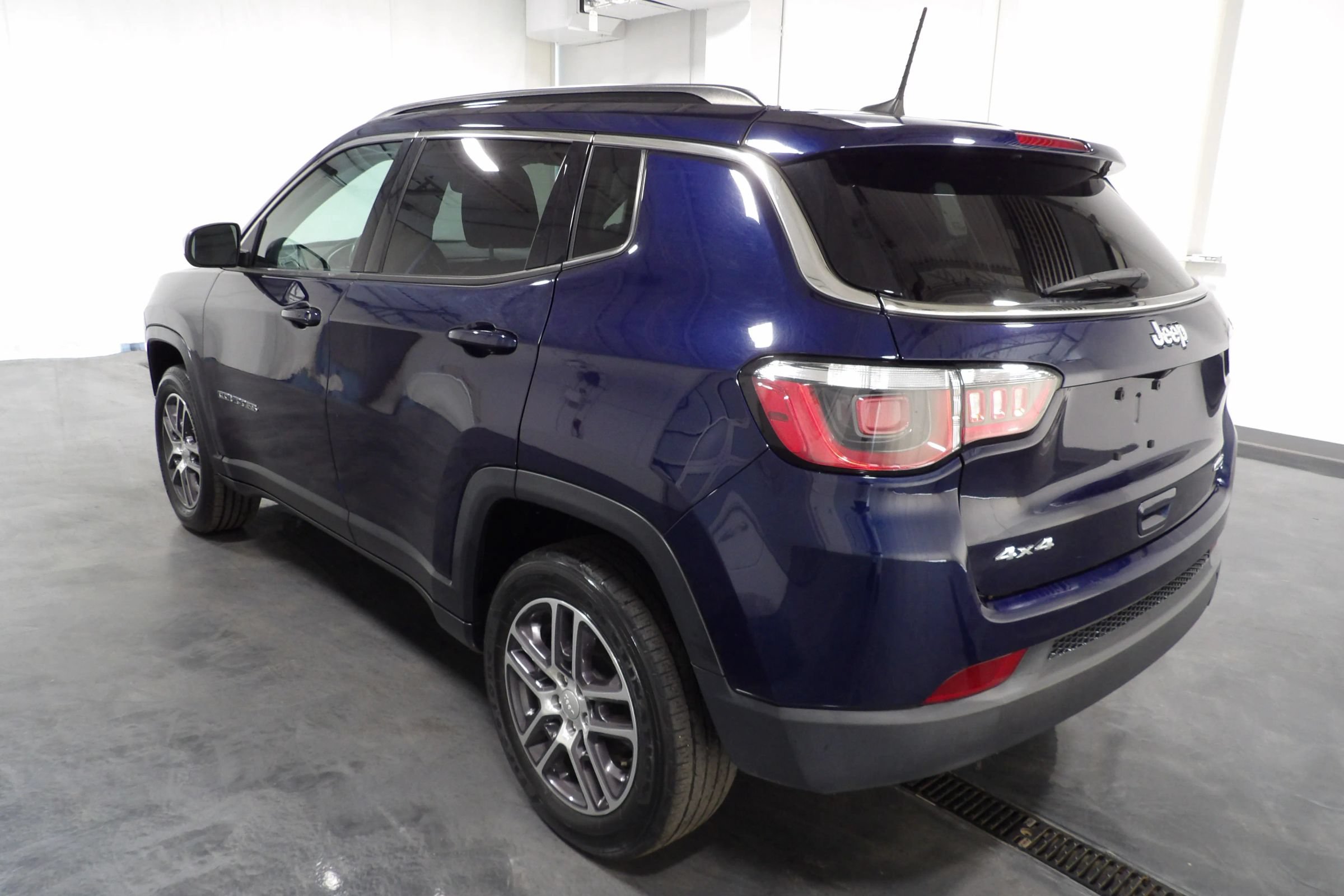Used 2019 Jeep Compass Latitude w/ Cold Weather Group AWD/4WD image 6