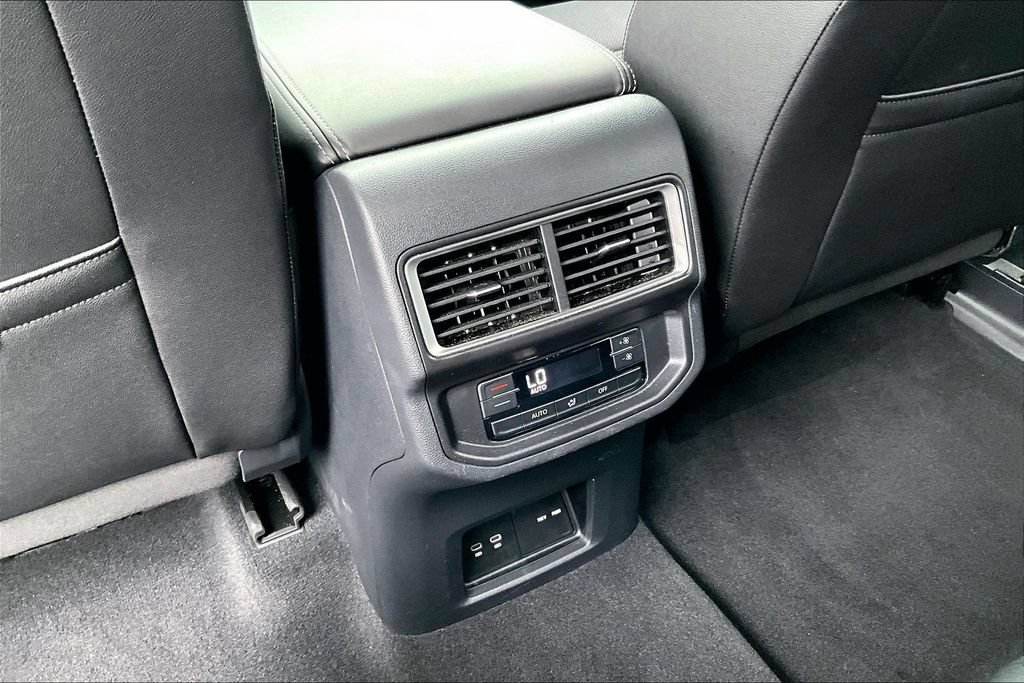 Used 2025 Volkswagen Atlas SE FWD image 34