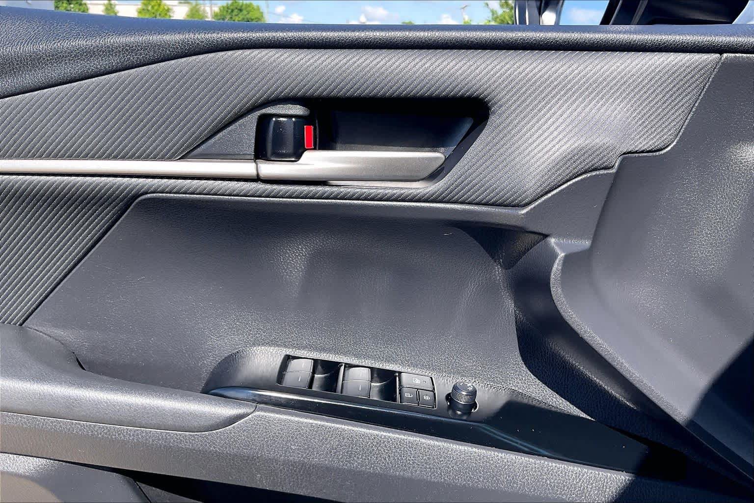 Used 2025 Toyota Camry SE FWD image 34