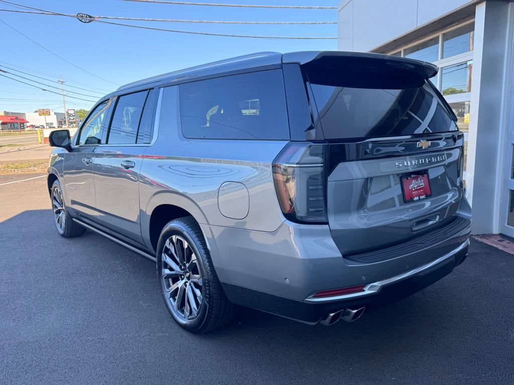 Used 2025 Chevrolet Suburban High Country AWD/4WD image 7