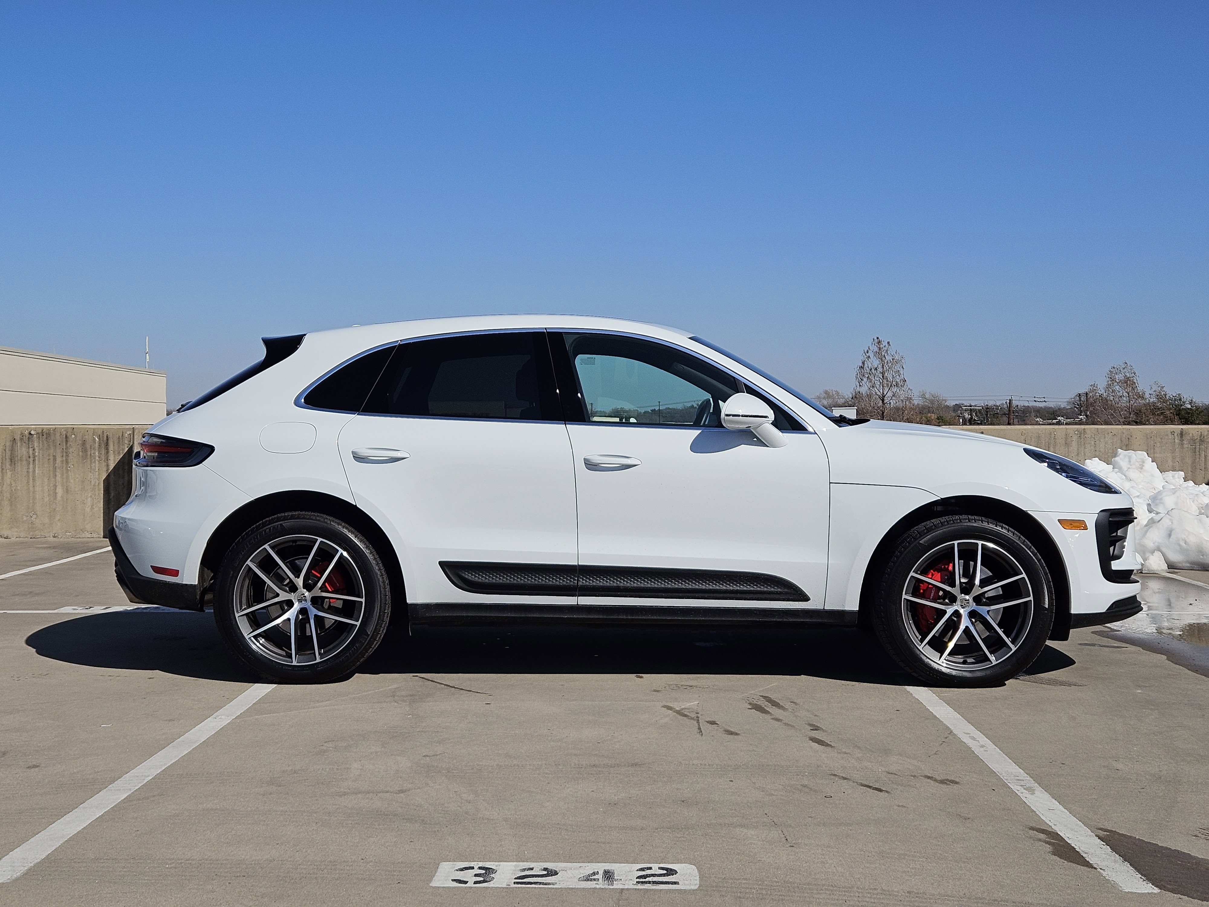 Certified 2025 Porsche Macan S image 9