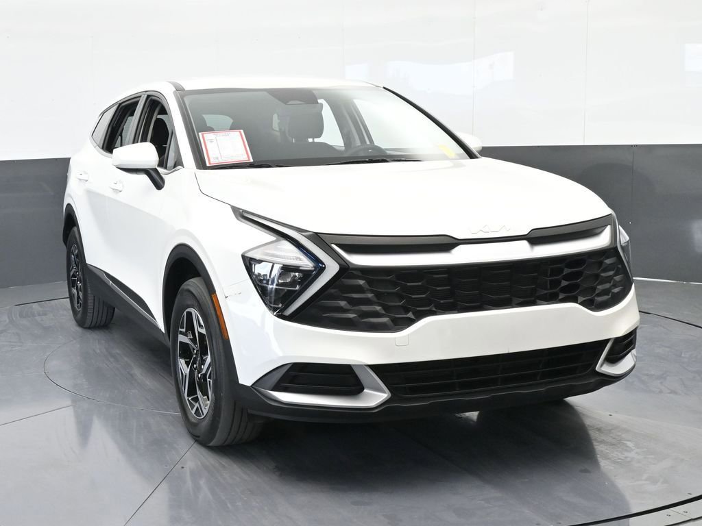 Used 2023 Kia Sportage LX image 9