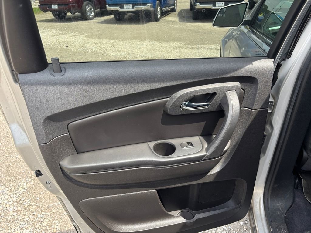 Used 2010 Chevrolet Traverse LT FWD image 22