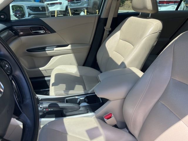 Used 2017 Honda Accord Touring image 9