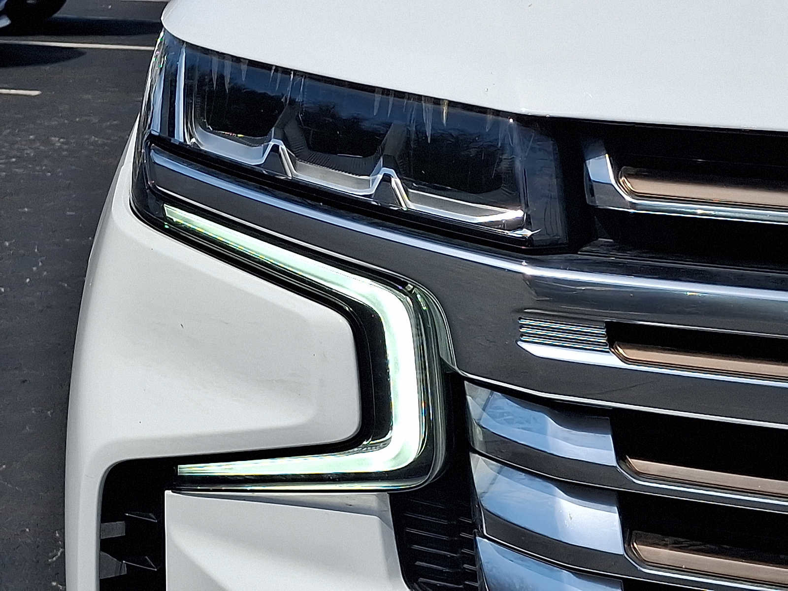 Used 2024 Chevrolet Suburban High Country w/ Advanced Technology Package AWD/4WD image 9